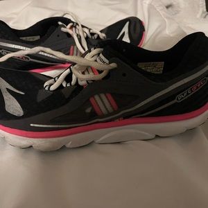 Vintage Brooks Running Shoes pure drift women’s size 8.5